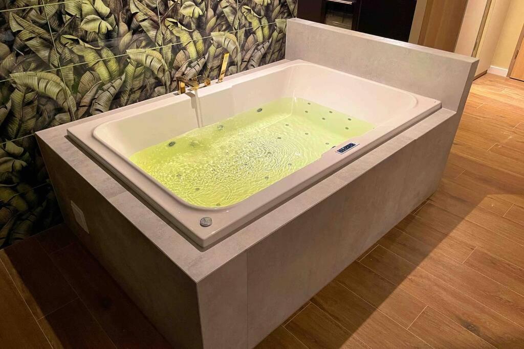 Hawaii Beach Lounge, Loft Z Jacuzzi I Tarasem - Sloneczne Tarasy W Porta Mare, Дзивновек Экстерьер фото